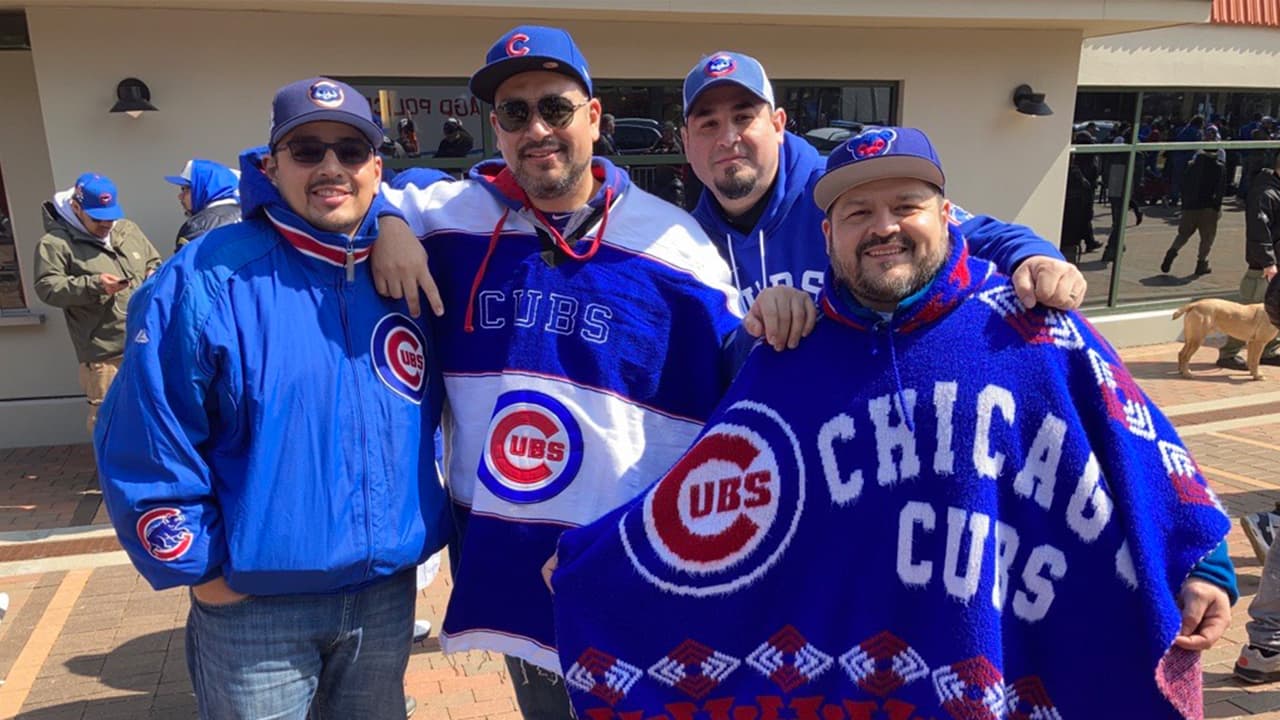 Los aficionados dieron su toque personal para apoyar a la novena local.