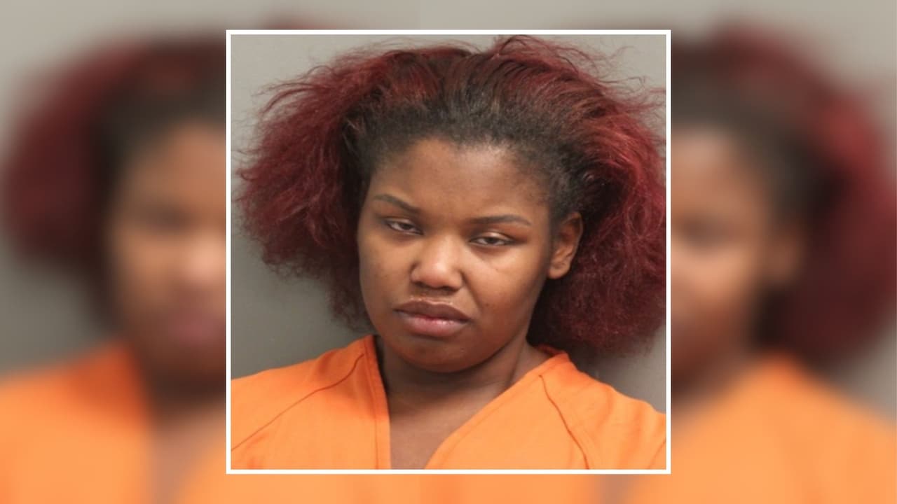 Conductora en estado de ebriedad es acusada de golpear a un oficial en el condado Harris