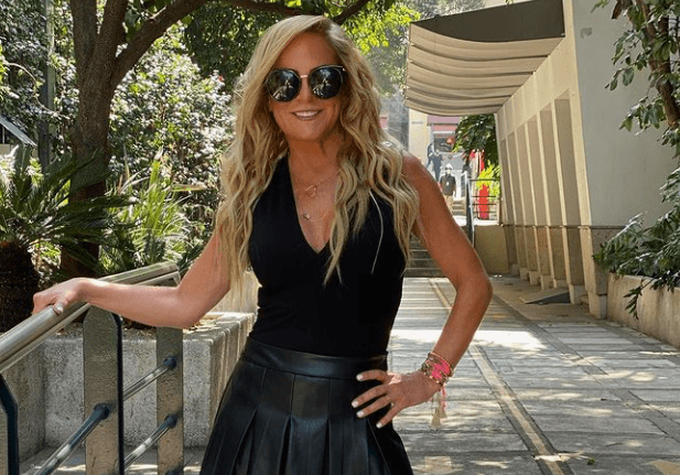 Su pasatiempo favorito es estar en la playa.
<br>