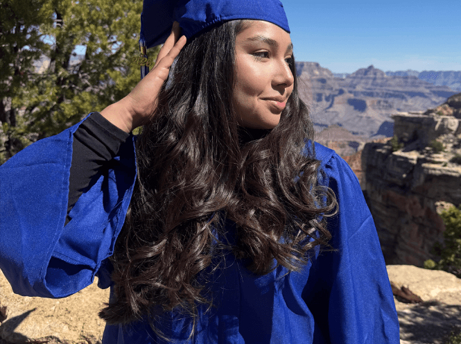 "Mariah se gradúa esta semana de West View High School y 
<b>estamos muy orgullosos de ti. Te amamos </b>❤️", dice la familia de Mariah Encinas.