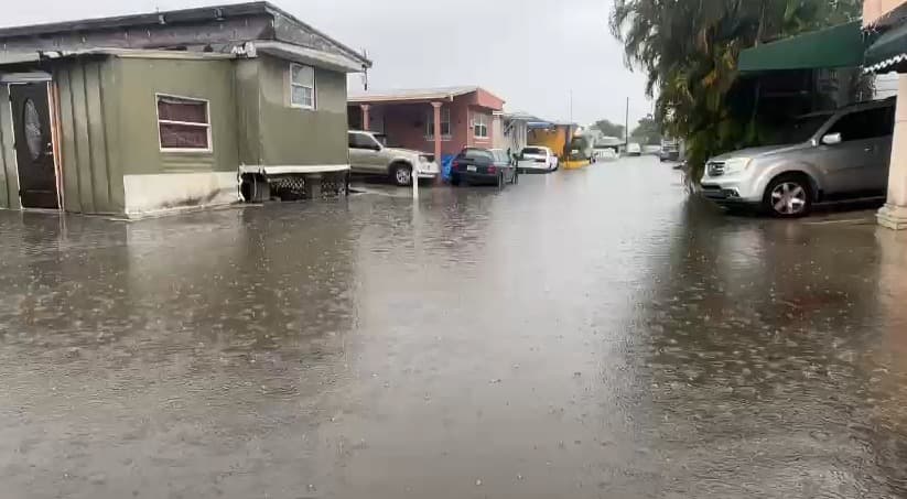 Como lagos están las calles en un terreno de casas móviles en Hialeah 