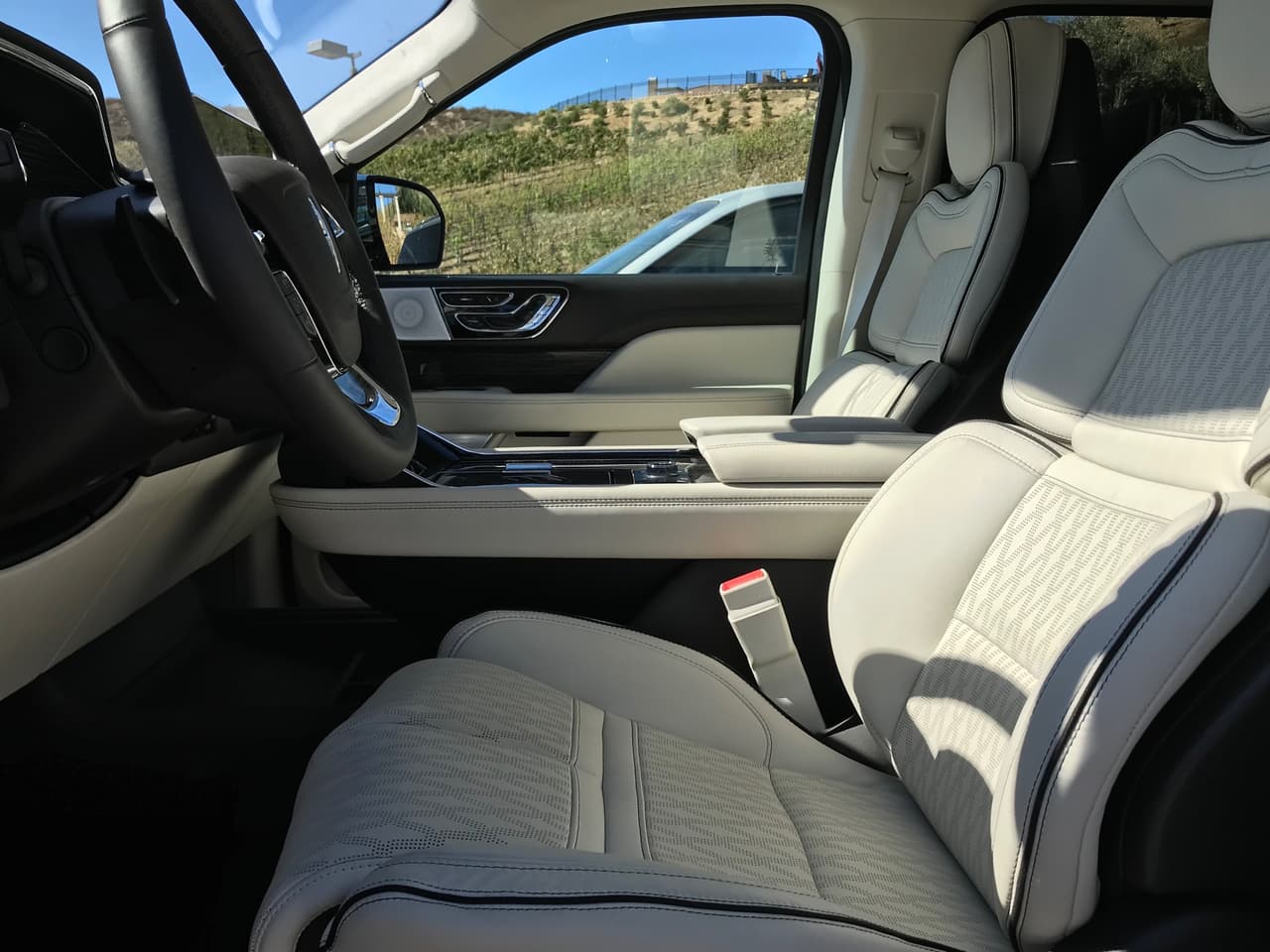 Este es el tema 'Chalet' en la cabina de la unidad de la Lincoln Navigator Black Label 4X4 que probamos en el sur de California. En nuestra opinión en más elegante de todos.