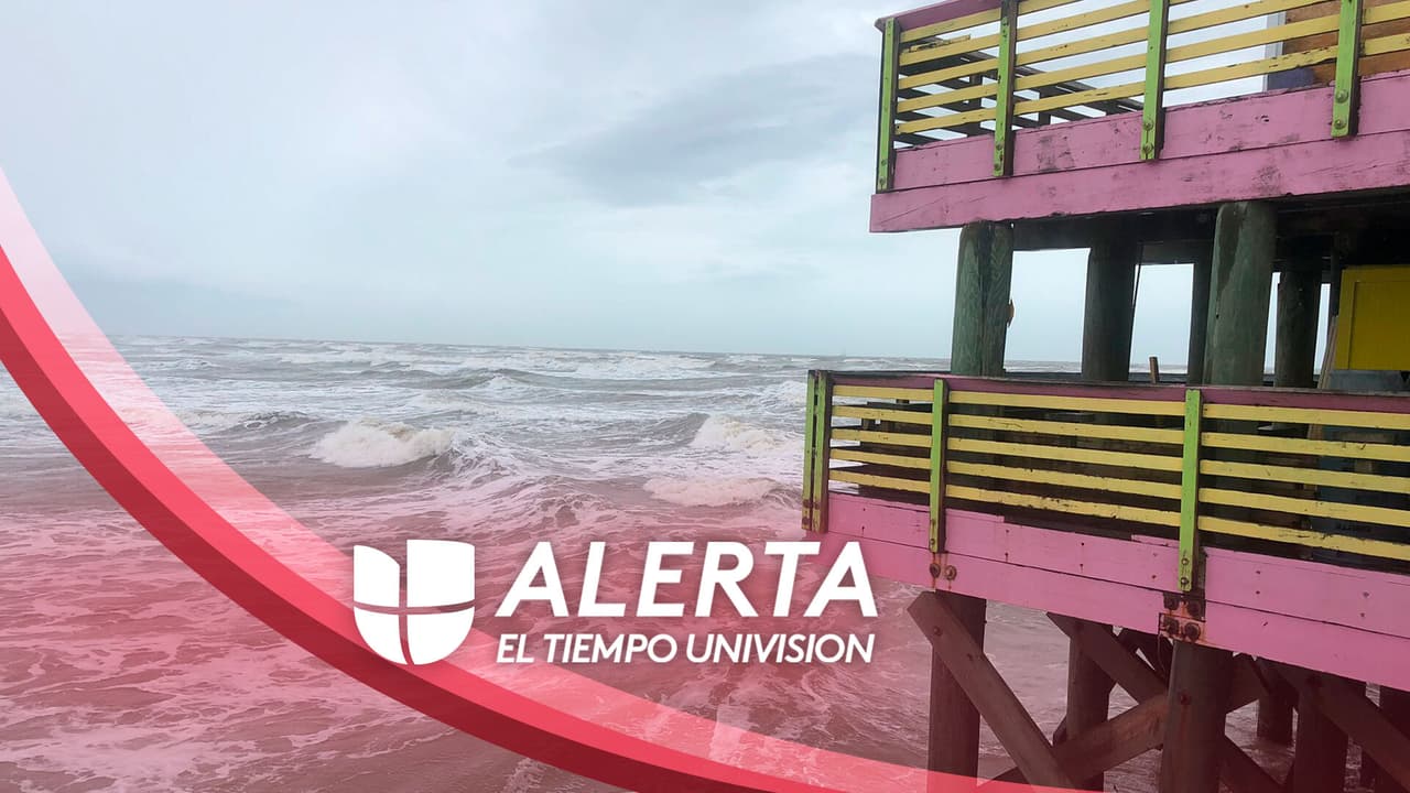 Nicholas se mueve de forma errática y amenaza con marejadas peligrosas a la costa de Texas