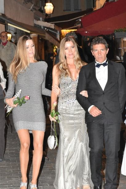 ¡No Antonio! El amor no te está haciendo ver dos hermosas holandesas a tu lado.