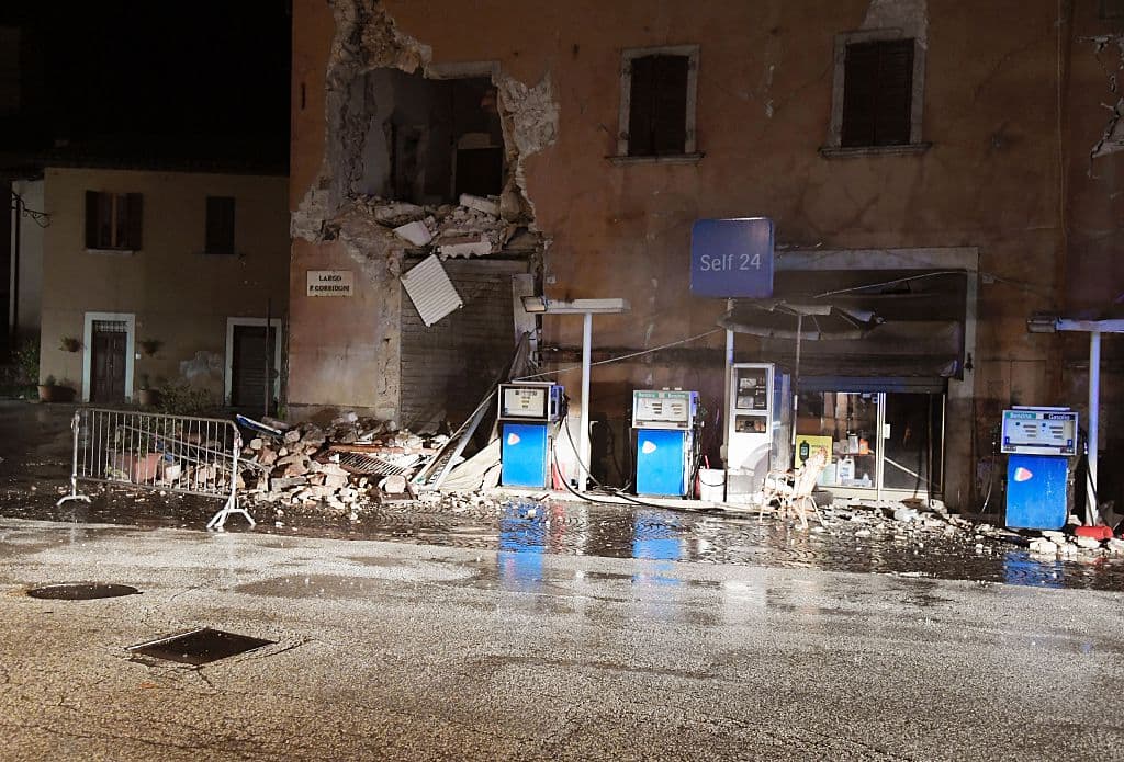 Daños en Visso luego de tres terremotos de magnitudes 5.4, 5.9 y 4.6 en la escala de Richter