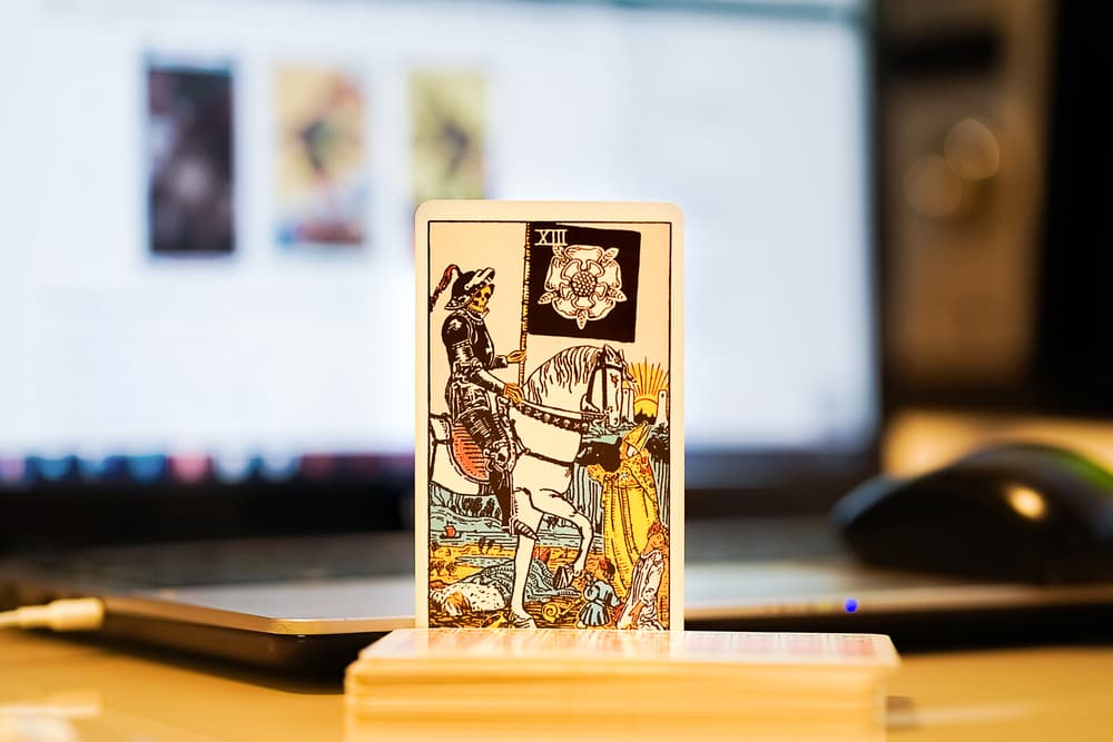 <b>Algunas curiosidades del número 13</b>
<br>
<br>Los antiguos egipcios consideraban que la decimotercera fase del ciclo de la vida era la muerte. La carta de la Muerte en el Tarot es la número 13, aunque en este caso representa la transformación, el cambio.
