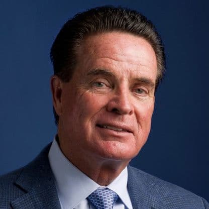 9. ROBERT DUGGAN. El CEO de Pharmacyclics ganó solamente un dólar el año pasado, pero ser el dueño de las acciones de la compañía lo ha vuelto millonario. (Imagen tomada de Twitter).