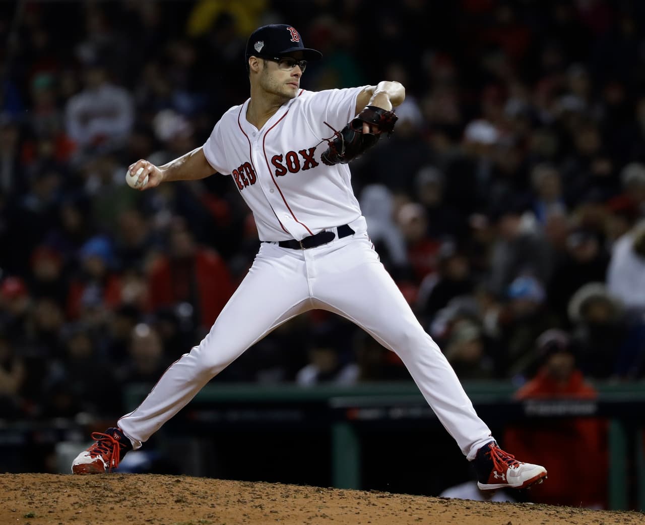 Para la apertura del sexto capítulo vino a relevar el velocista Joe Kelly. Ponchó a sus dos primeros oponentes y al tercero lo retiró por la ruta 3-1. Salió ileso en su labor.