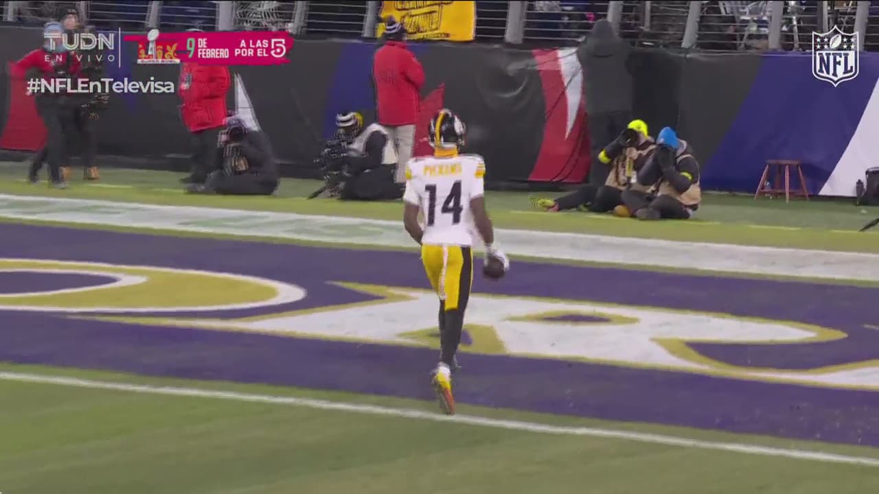 ¡Gran movimiento! Pickens recibe entre dos y entra caminando al TD