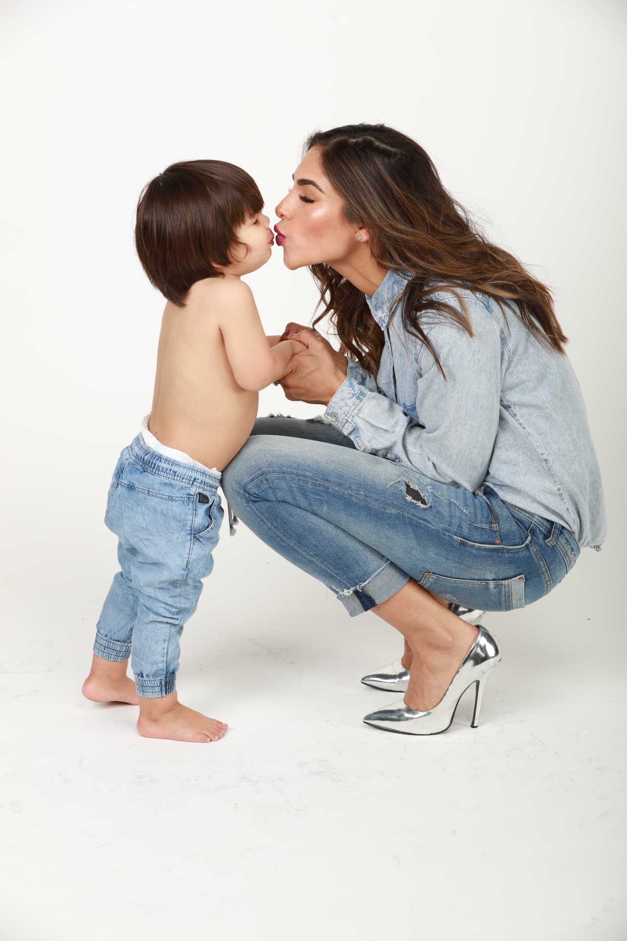 Sin embargo, Alejandra encontró un método muy efectivo para calmar a Matteo cuando hace un berriche a través de miradas y respiración.