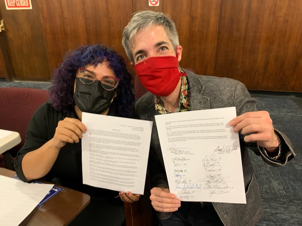 Consejo de Chicago lanza iniciativa para tener más baños públicos accesibles para todos