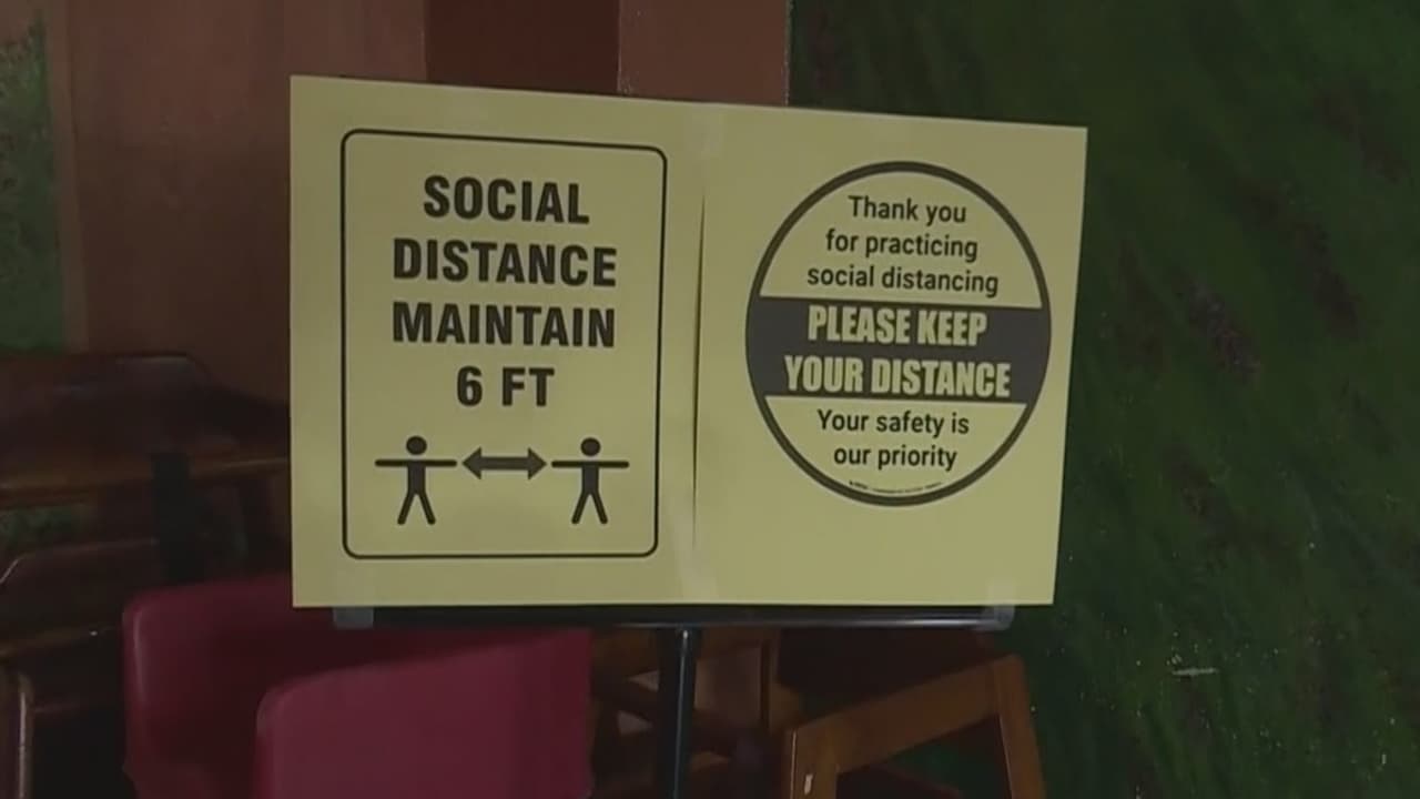 Restaurantes del norte de Texas reabrieron sus puertas bajo medidas de prevención por el coronavirus