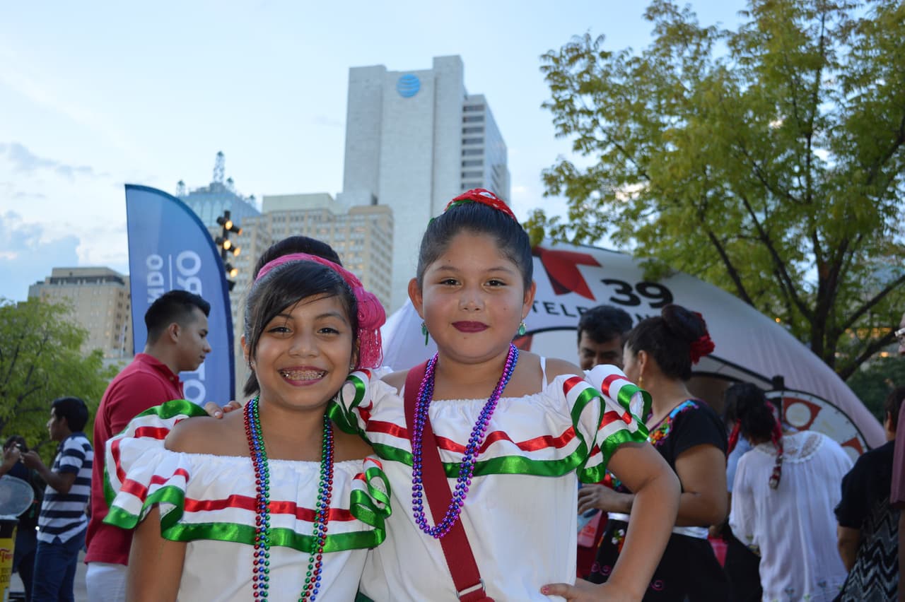 Menores nacidos en Texas pero de ascendencia mexicana, mostraron su orgullo