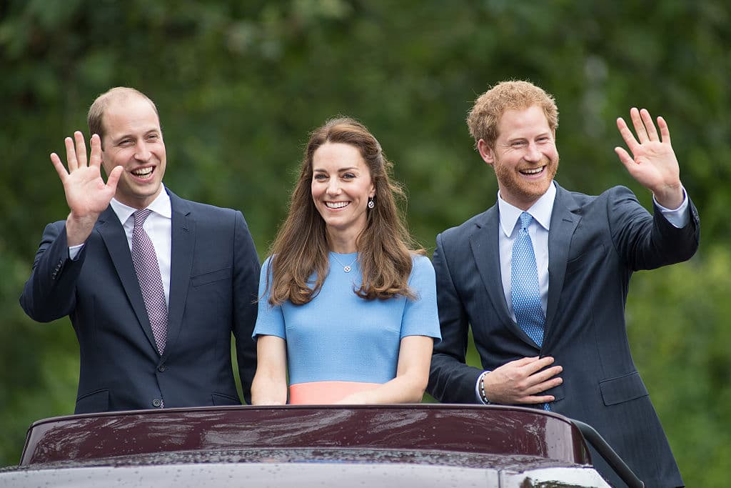 Kate también habría alentado una conversación entre William y Harry en Frogmore Cottage, residencia del príncipe de Sussex, según reportes de prensa. “Eso debe de hacer sido duro después de lo que Harry y Meghan dijeron sobre ella en la entrevista con Oprah, pero Kate está madurando rápidamente y quiere hacer lo que es mejor para la familia real”, agregó.