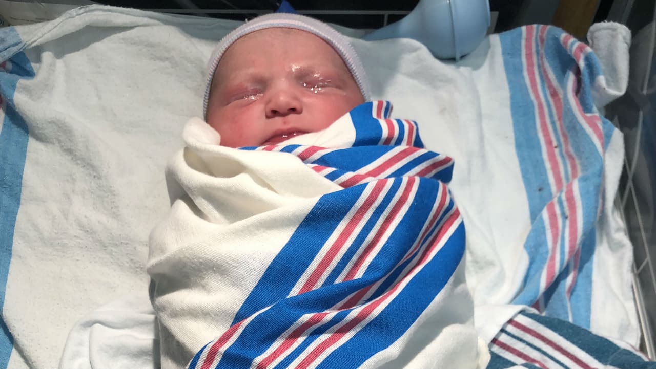 Un varón llamado Manuel Alejandro nació en el Palmetto General Hospital el primer día del mes de enero, a las 9:48 am. Pesó 7 libras y sus padres son Amanda Huesca y Sadiel Valdes.