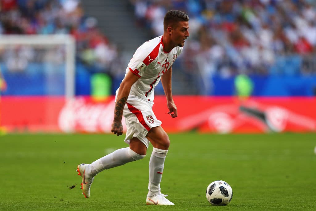 El serbio Sergej Milinkovic-Savic es el objetivo de Real Madrid y estaría dispuesto a desembolsar 100 millones de euros por el delantero, aunque Lazio espera recibir 150 millones de euros.