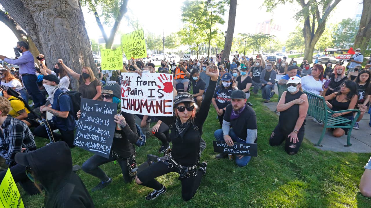 Salt Lake City vive tercera jornada de protesta pacífica a pesar de levantamiento del toque de queda