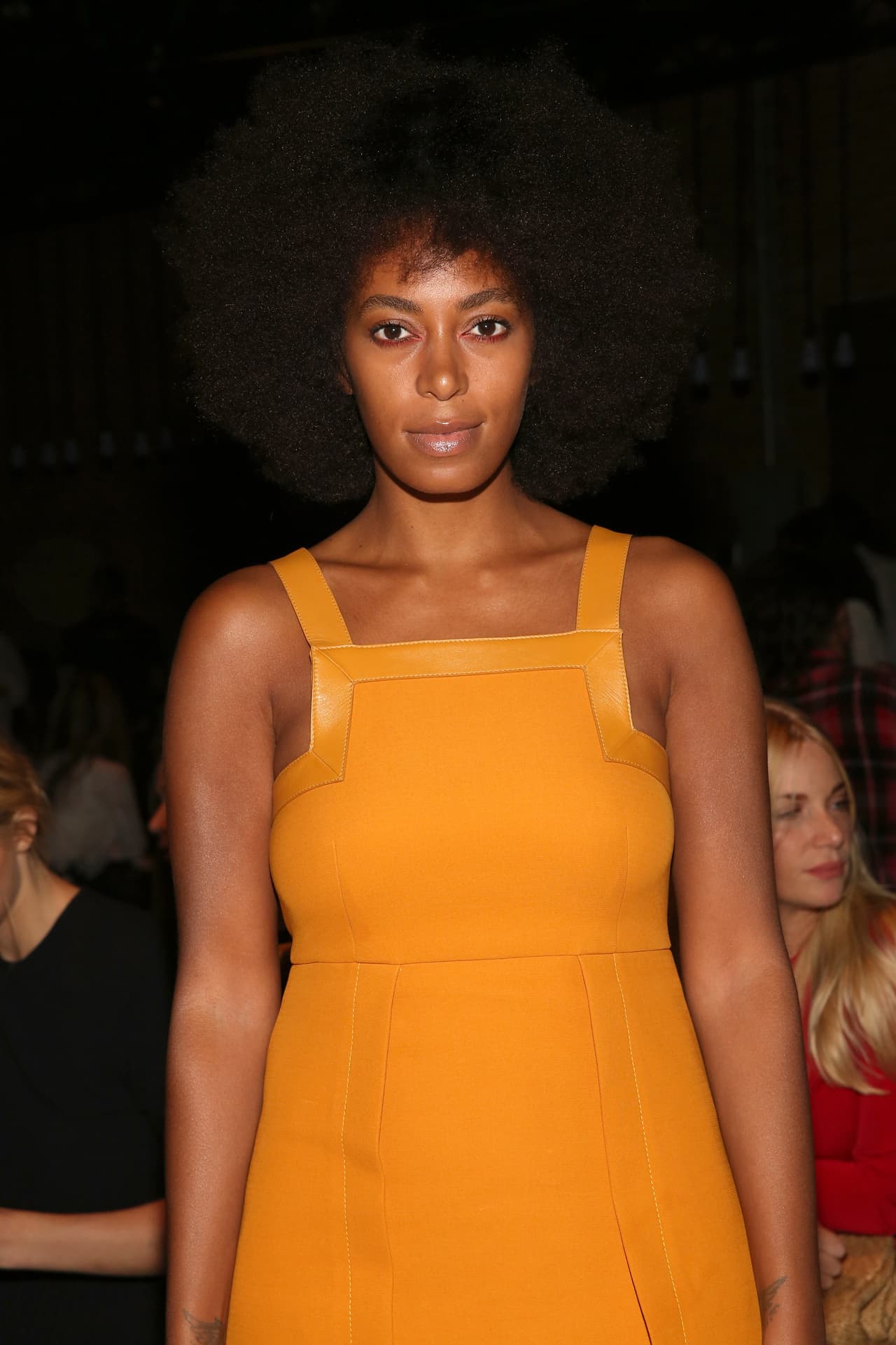 La verdad, muy educada ante el insulto que recibió de su "fan".