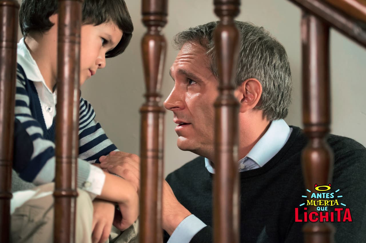 Roberto le aclara a Mateo que si mucha gente se entera que él es su hijo, podría ser más difícil sacarlo del orfanato en dónde está.