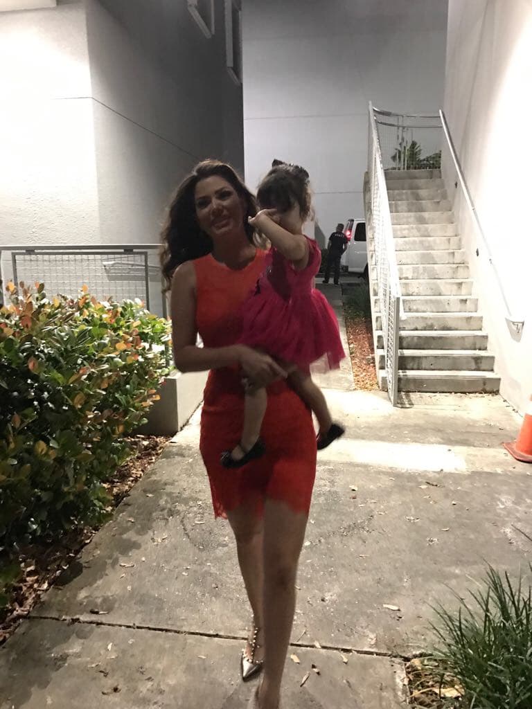 Hora de volver a casa, Ana y Giulietta se despiden de todos.