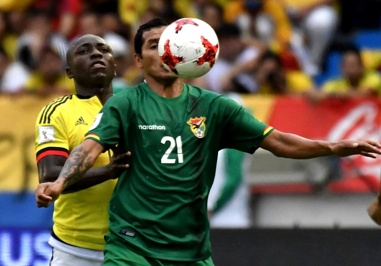 Sin embargo, Armero hizo parte del equipo titular que estuvo en cancha el pasado 23 de marzo contra Bolivia, algo que dividió al país entre quienes lo critican por sus actitudes familiares y quienes no creen que eso deba incidir en lo deportivo.