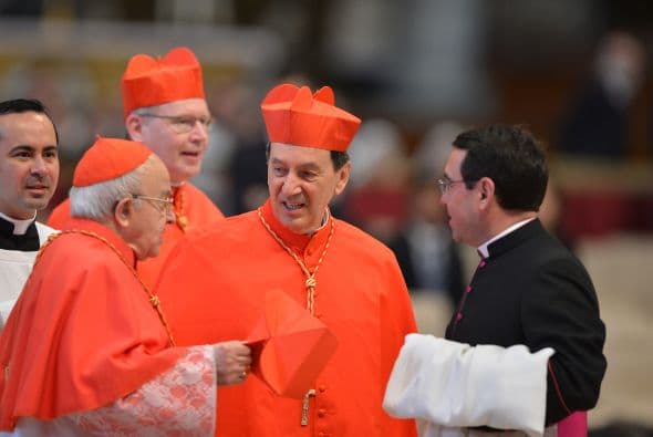 La misa votiva fue oficiada en latín, aunque las lecturas se hicieron en español e inglés y las intenciones en francés, swahili, portugués, malayo y alemán.