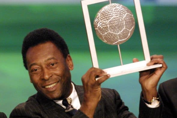 Edson Arantes do Nascimento, mejor conocido como Pelé, compite junto con Diego Armando Maradona por el título como mejor jugador en la historia del futbol. La Federación Internacional de Historia y Estadística de Fútbol lo nombró el mejor jugador del mundo y el Comité Olímpico Internacional le otorgó el título del mejor deportista del siglo XX. Con la selección brasileña consiguió la Copa Mundial de 1958, Copa Mundial de 1962 y Copa Mundial de 1970.