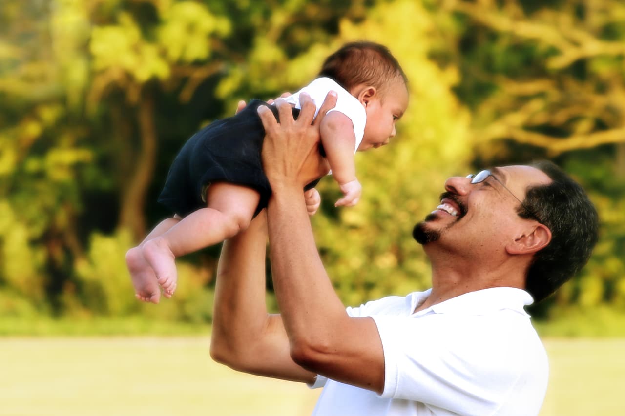 Si educamos a nuestros hijos en el bilingüismo les estaremos dando con ello los siguientes privilegios.