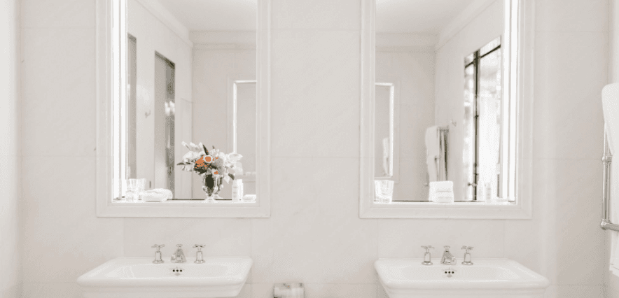 El lujoso hotel de cinco estrellas, Le Royal Monseau, será la casa provisional del astro argentino, pues su salida del Barcelona fue muy repentina. El hotel se encuentra ubicado en 37 Avenue Hoche y fue reformado por el famoso diseñador Philippe Starck. El Parque de los Príncipes se encuentra a tan solo 15 minutos del inmueble.