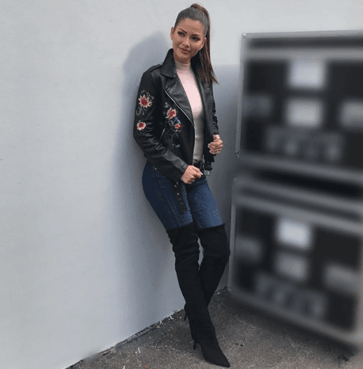 Aprovechando la temporada invernal, Ana comenzó a usar ropa más amplia.