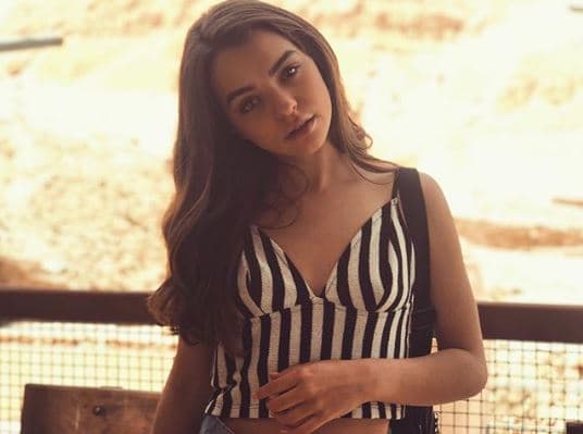 Por lo pronto, Macarena da paso firme en su carrera como actriz, combina esta profesión con la continuidad de sus estudios, pues la misma artista refirió que desea convertirse en abogada internacional.