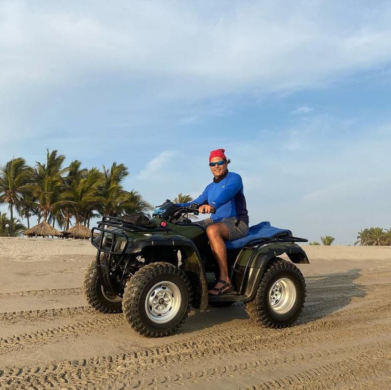 A mediados de la década de 1990, se especuló que él la abandonó para 
<b><a href="https://www.univision.com/famosos/cynthia-klitbo-recuerda-que-perdono-varias-infidelidades-a-francisco-gattorno-y-dice-que-detono-su-separacion-fotos">iniciar un romance con Cynthia Klitbo</a></b>, porque presuntamente eso lo ayudaría a impulsar su carrera.
<br>