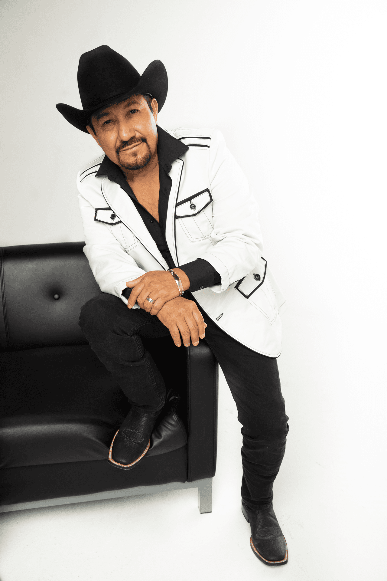 Mientras tanto, 
<b>El Feo</b> es un 'role model' lleno de ternura para sus hijas, por quienes ha dado su vida entera.