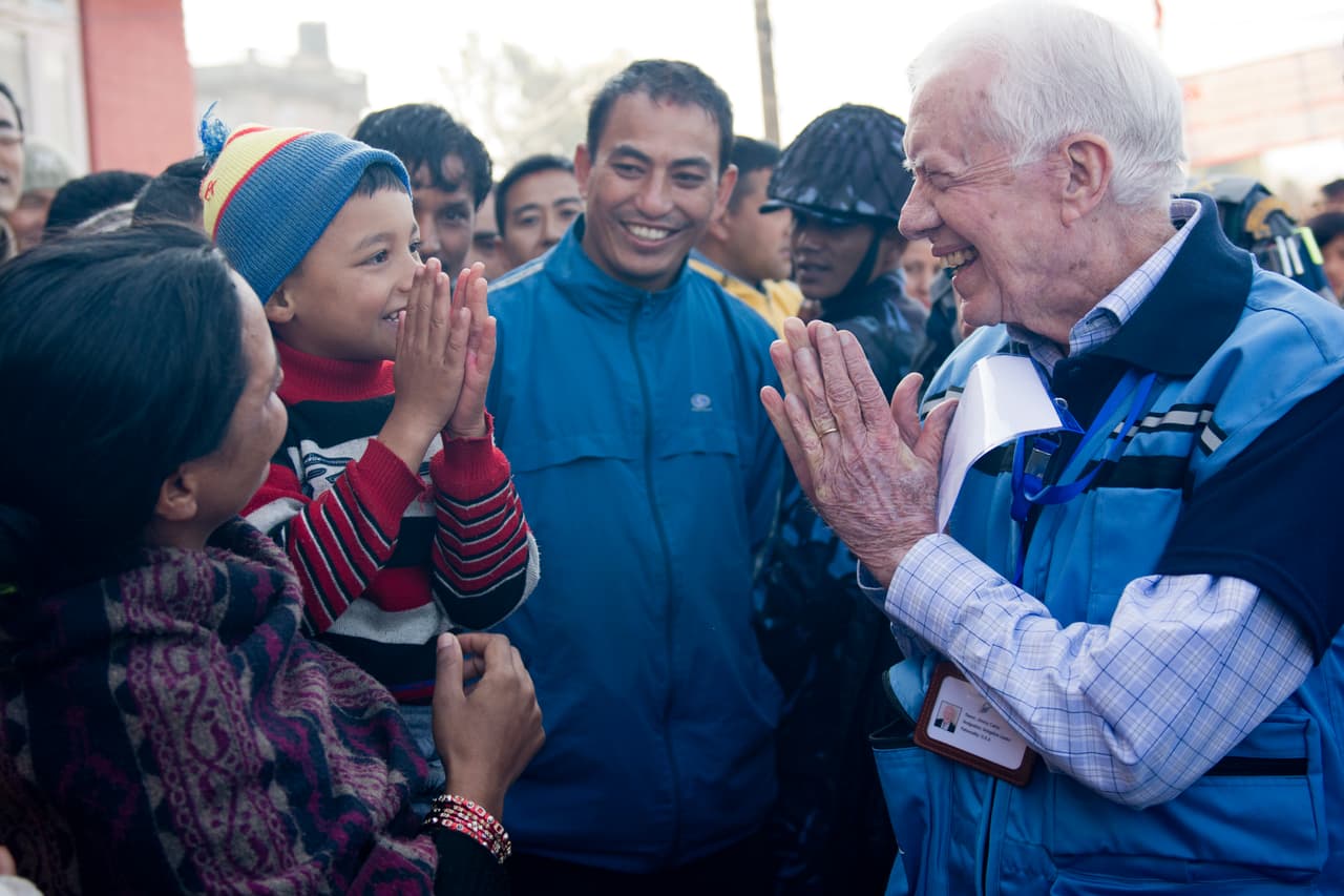 En el ámbito nacional, durante su adminsitración se realizaron leyes para proteger al medio ambiente, se duplicó el tamaño del sistema de parques nacionales y se triplicó las áreas silvestres.
<br>
<br>FOTO: Jimmy Carter como observador electoral en Nepal. 2013.