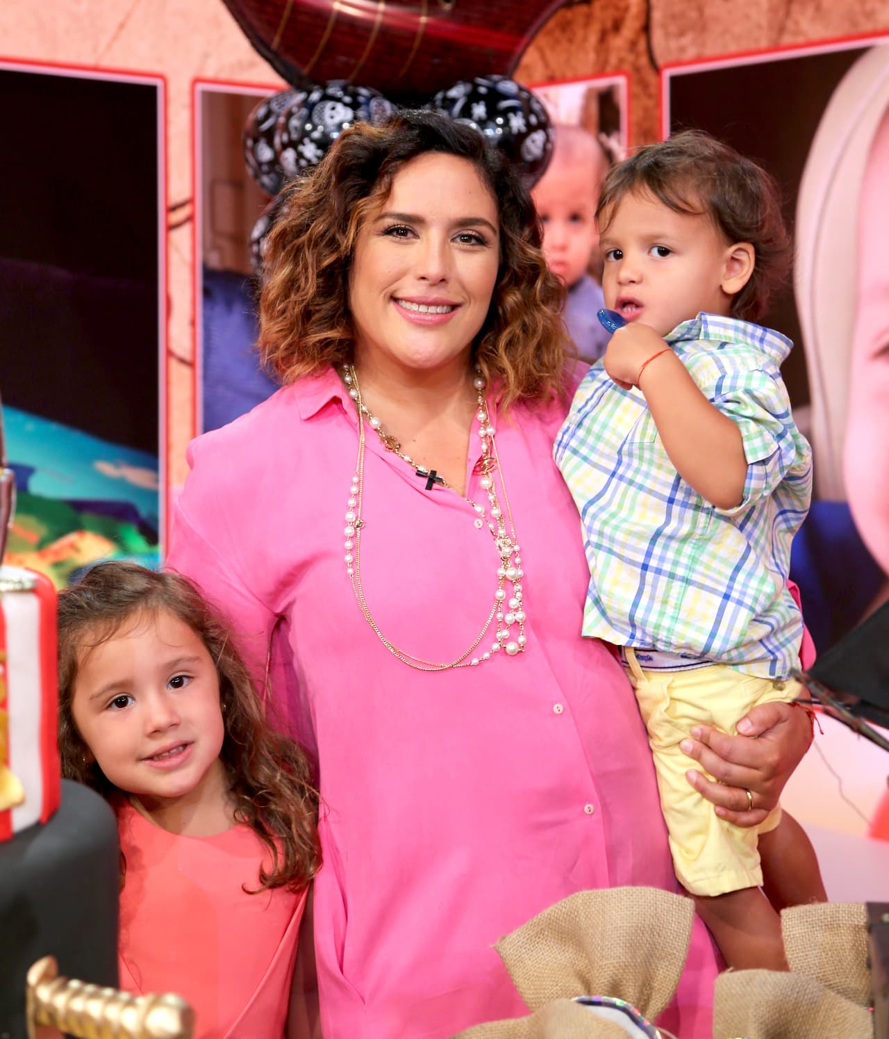 Ahora que aparentemente algunas situaciones comienzan a normalizarse en el marco de la pandemia, 
<b><a href="https://www.univision.com/famosos/14-anos-despues-de-la-fea-mas-bella-jaime-camil-y-angelica-vale-estrenan-un-duo-contra-el-coronavirus-video" target="_blank">la estrella de 'La fea más bella'</a></b> planea retomar la búsqueda. 
<br>