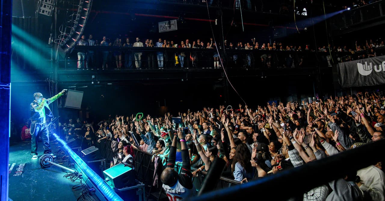 Desde clásicos como “Se Preparó” hasta su más reciente música, Ozuna entregó un repertorio lleno de emoción, ritmo y corazón.
