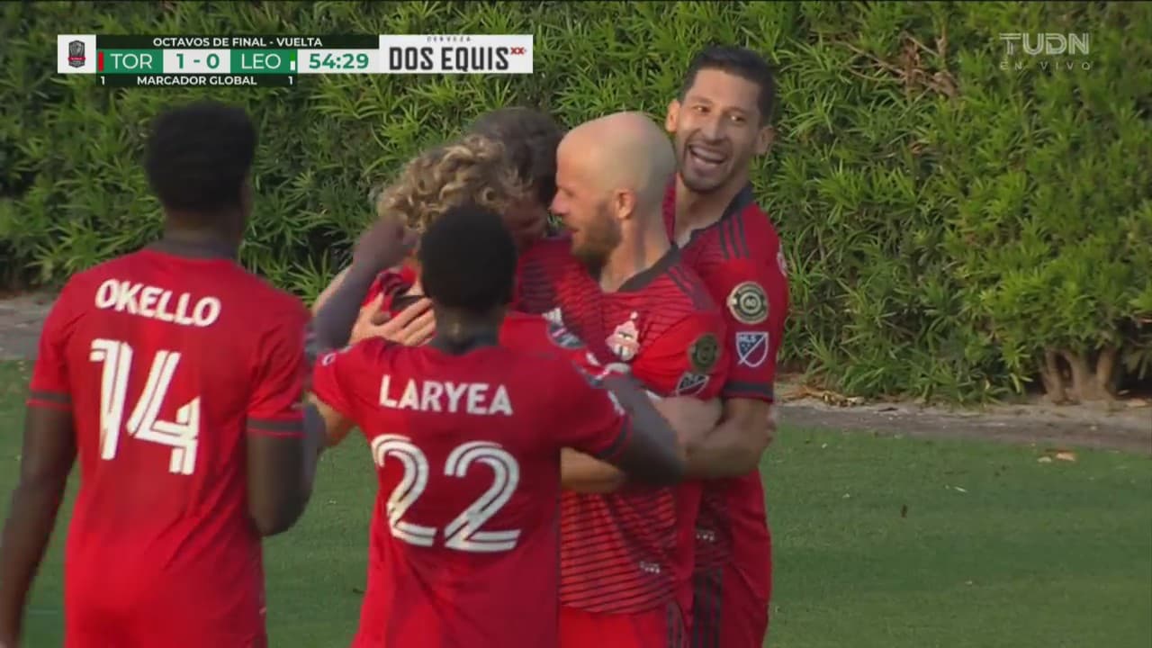 ¡León contra las cuerdas! Patrick Mullins convierte el 1-0 de Toronto FC
