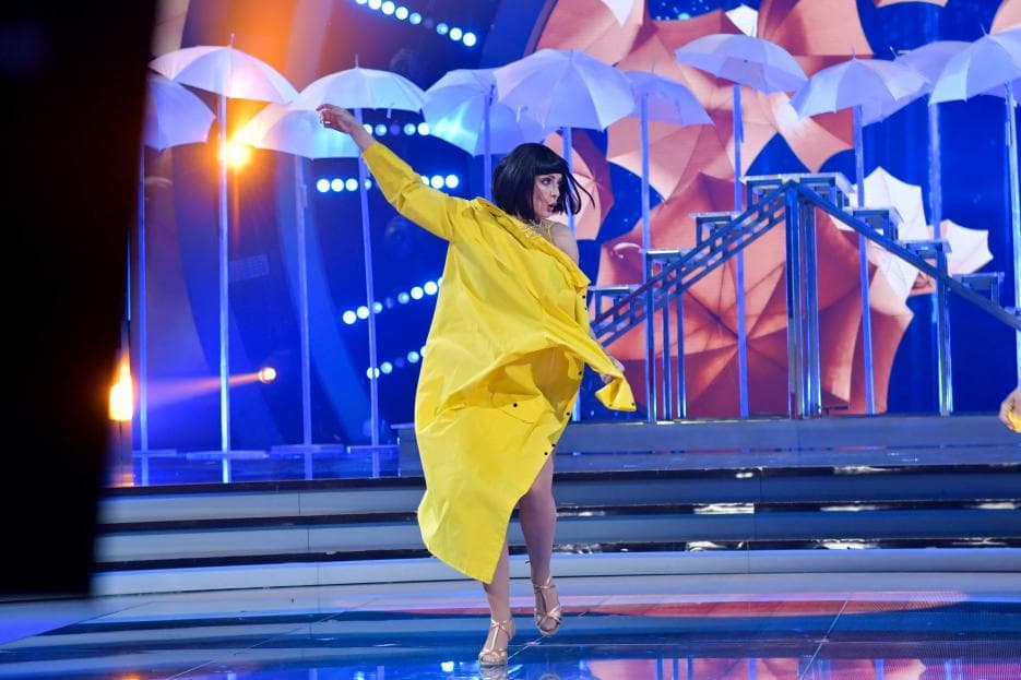 Si no lo recuerdas, o no lo viste,
<b><a href="https://www.univision.com/shows/mira-quien-baila/en-fotos-asi-fueron-los-bailes-de-dayanara-torres-fotos#fffdb3050001" target="_blank">este es un buen pretexto para recordar, ¿por qué no?, todos sus bailes</a>. </b>