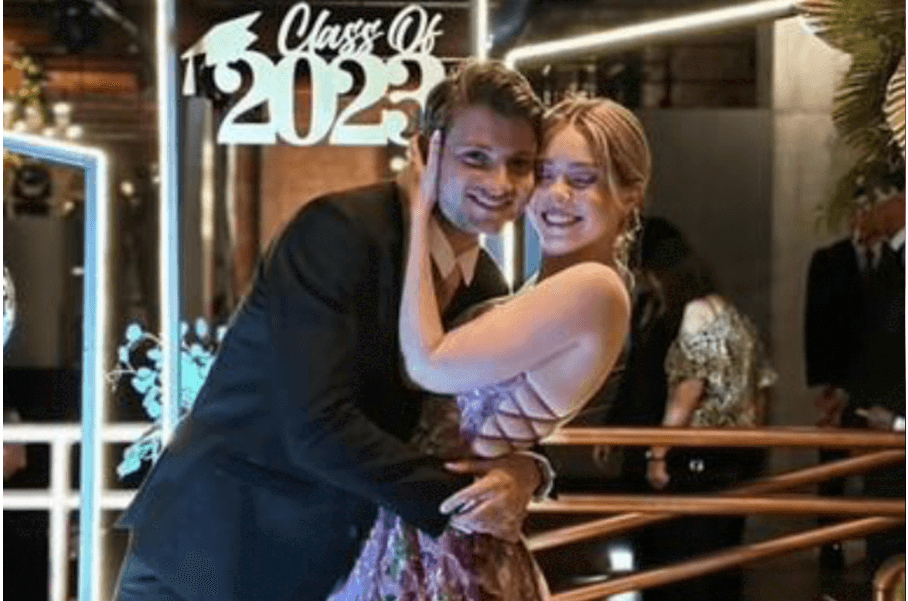 Chica hace casting para encontrar novio antes de su graduación y termina enamorada