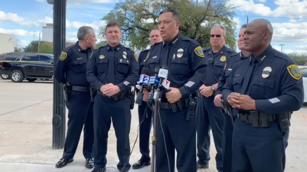 Reportan intercambio de disparos entre un sospechoso y un oficial de policía cerca al centro de Houston