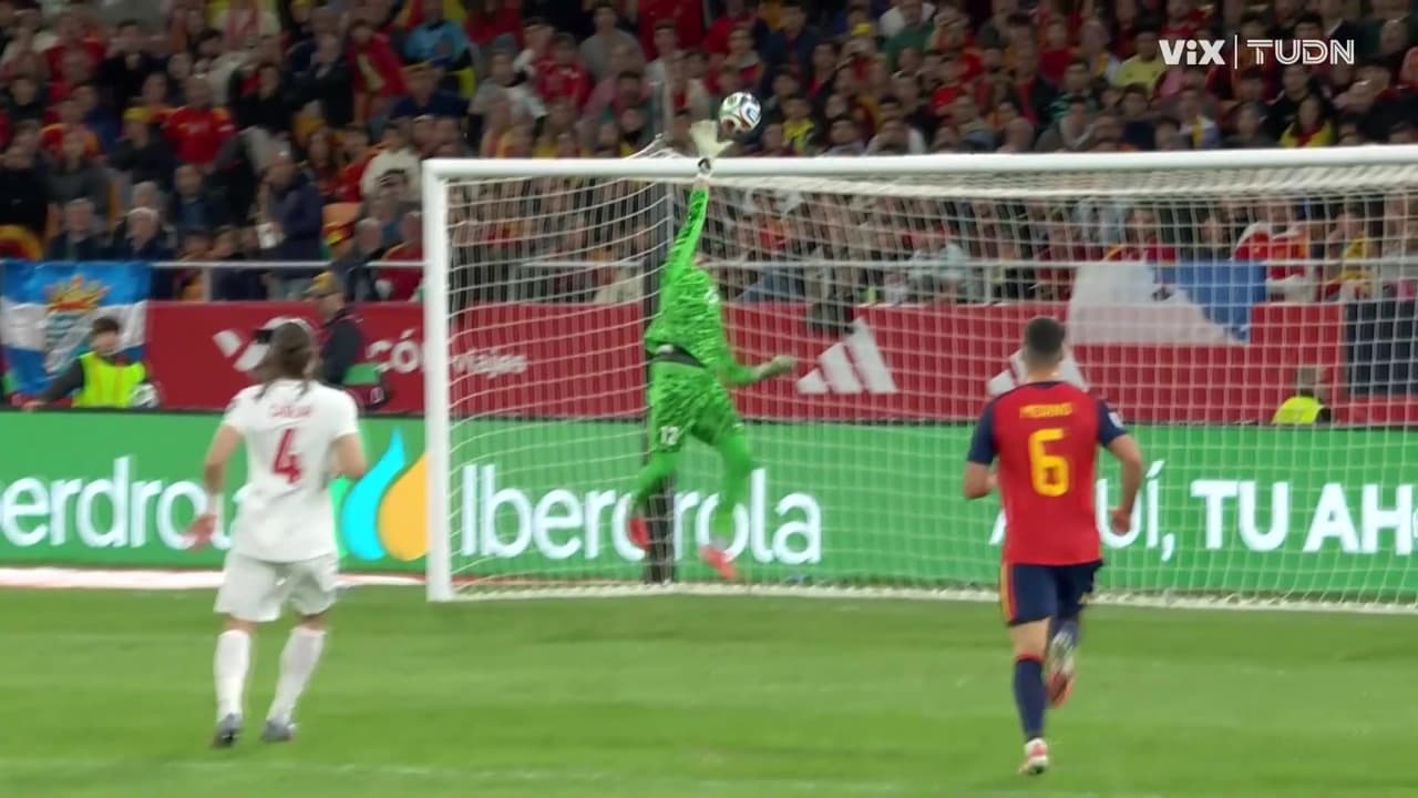 ¡Casi golazo de España! Olmo dispara y Bayındır con brutal atajada evita el 2-0