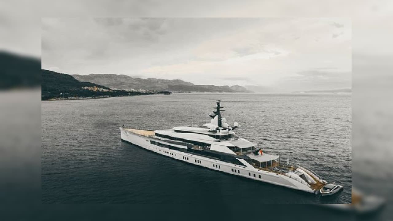 Según Forbes, el propietario de la franquicia más costosa del mundo posee una fortuna de aproximadamente 8,500 millones de dólares.