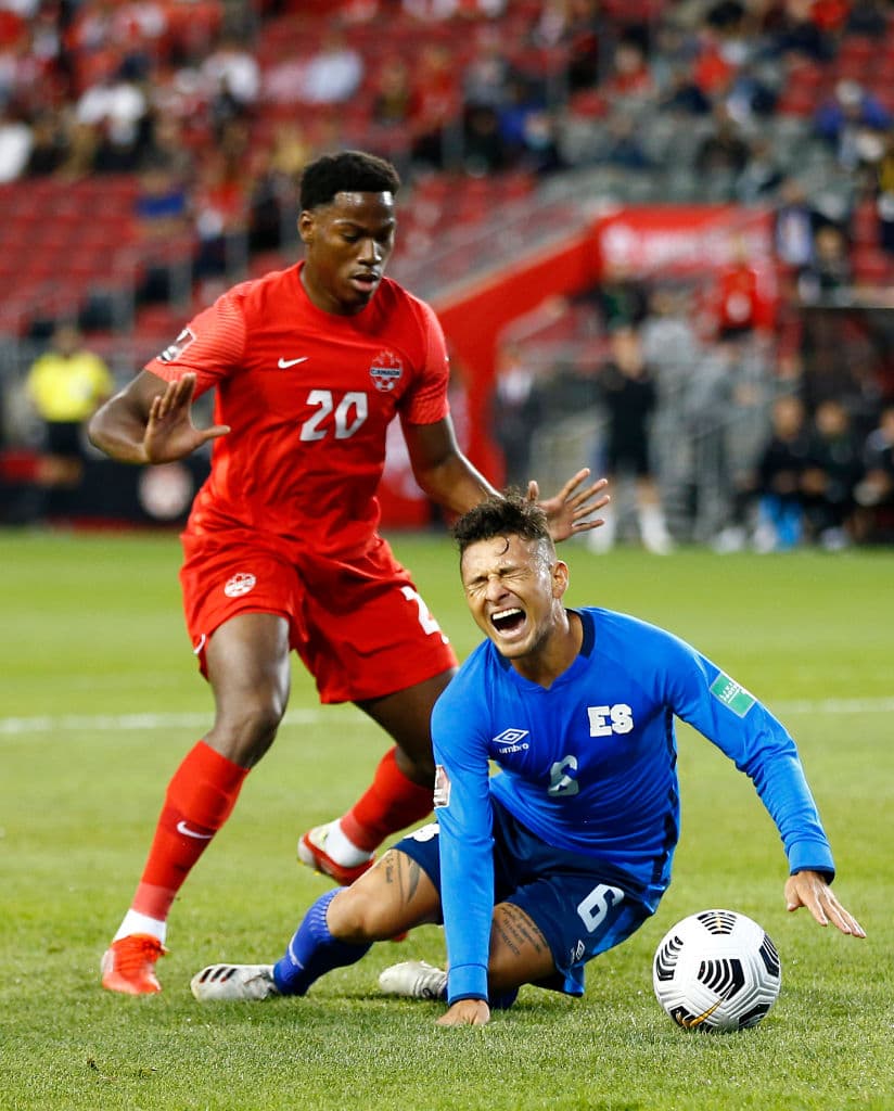 Atiba Hutchinson, Jonathan David y Tajon Buchanan fueron las estrellas canadienses que anotaron en la goleada 3-0 sobre El Salvador.