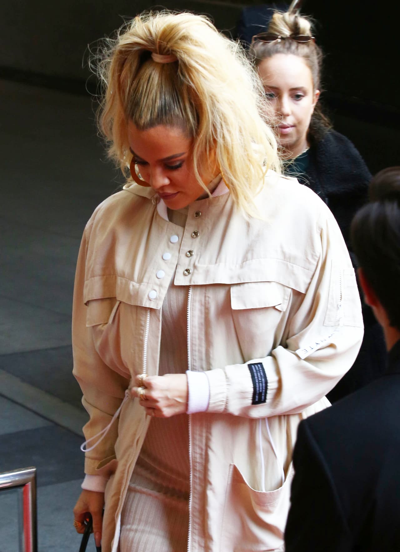 El regalito también pudo haber sido para su hermana Khloé Kardashian, quien ya compartió con el mundo que espera un bebé. Habrá que esperar a ver quién da a luz primero.