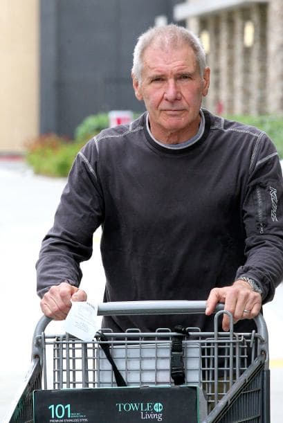 Se le vio de lo más casual haciendo compras.