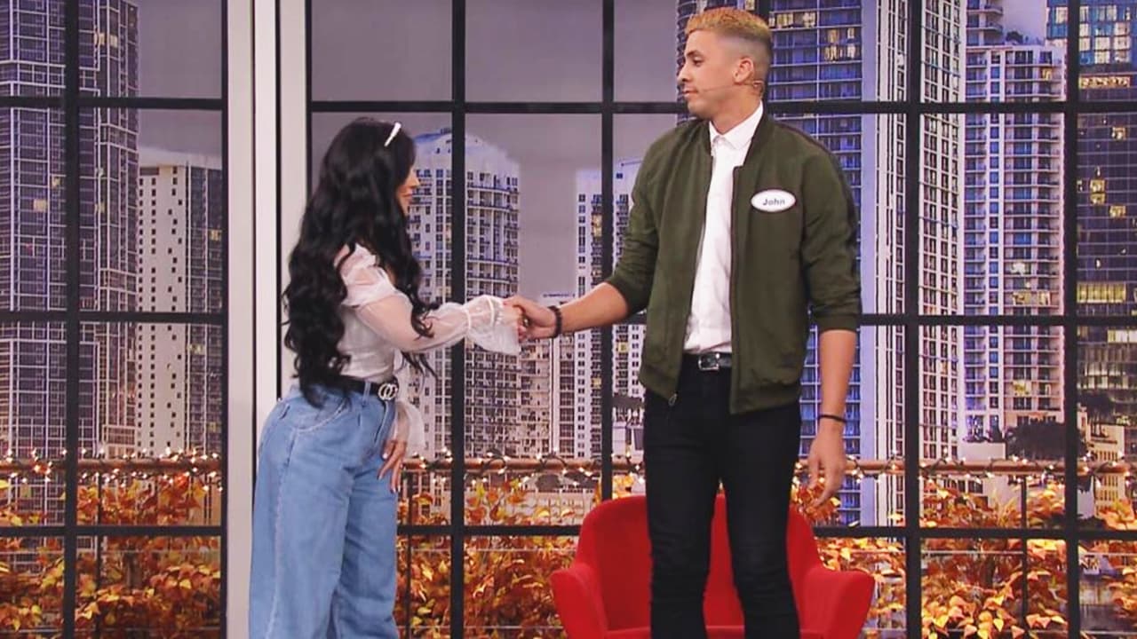 Al parecer, la razón fue que John no soportaba que Dolly siguiera hablando con el padre de su hija, pese a que debían estar en contacto porque compartían la custodia de la pequeña. Así que la colombiana tomó su anillo de compromiso y se lo devolvió en el show.