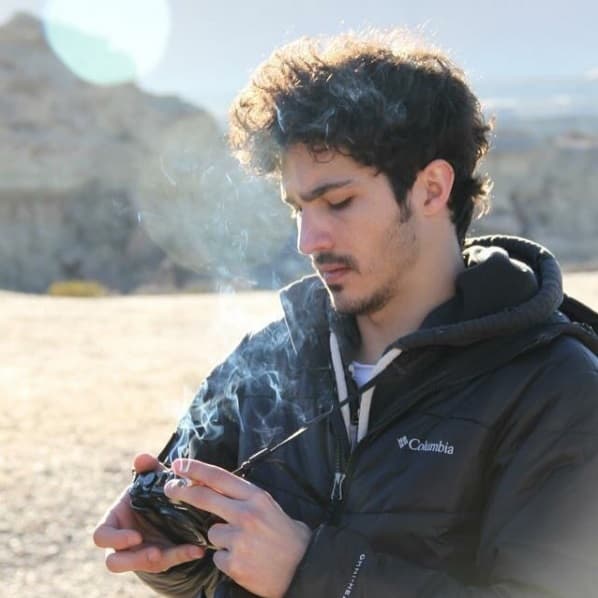 Según comentan sus compañeros de la serie, Chino es uno de los miembros más divertidos del reparto.
<br>