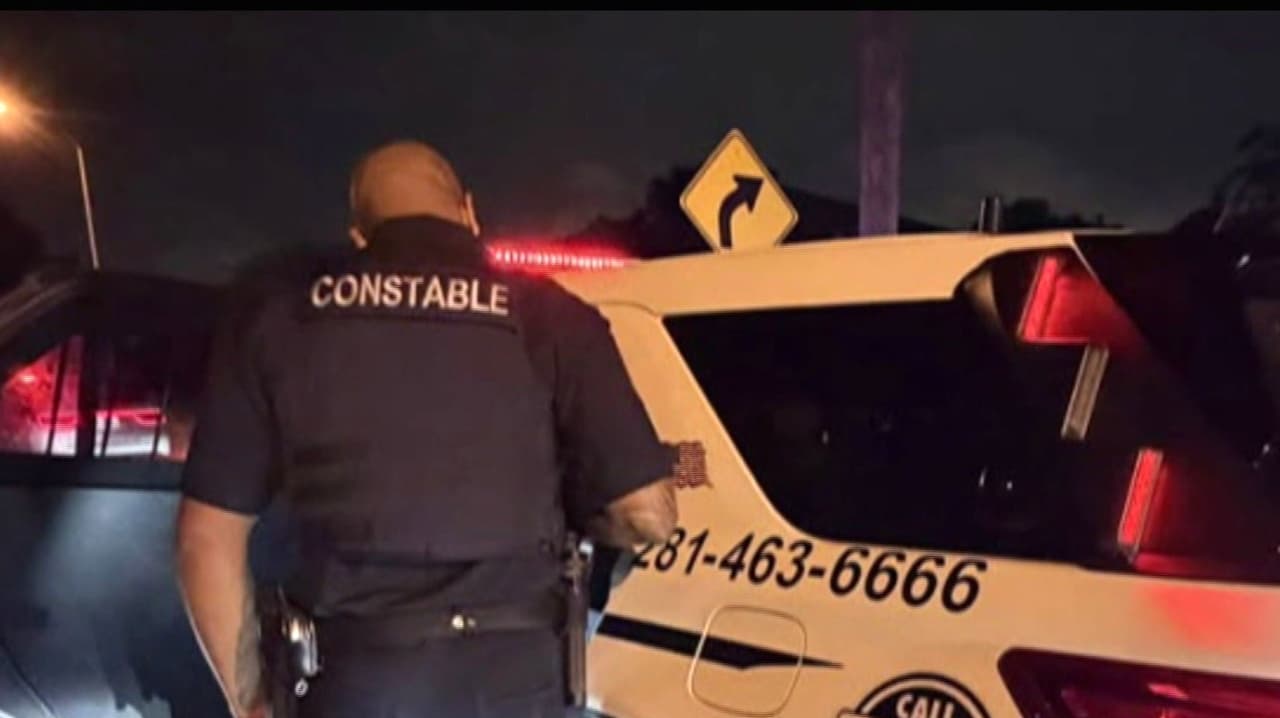 Persecución en Cypress termina con la captura de un adolescente acusado de apuntar con un arma a su mamá