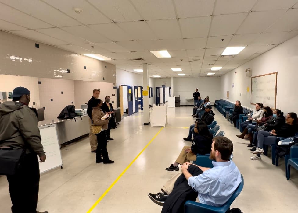 El autobús fue enviado por el gobernador
<b> Greg Abbott</b> en lo que dijo que era un esfuerzo por llevar los desafíos de la frontera a las ciudades del norte.