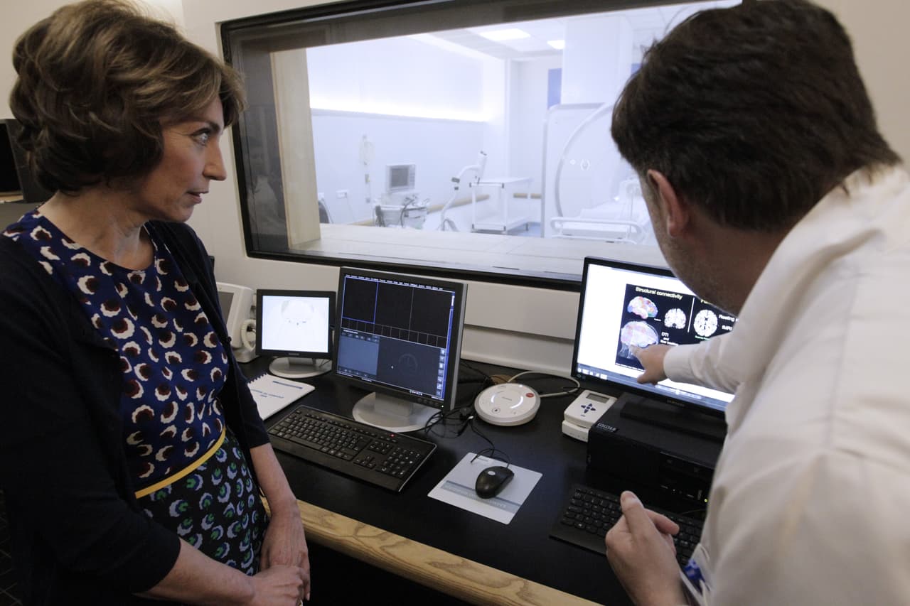 La función cognitiva se determinó especialmente con el Mini-Mental State Exam (MMSE) y
<a href="https://www.univision.com/noticias/trending/pasarias-el-test-de-salud-mental-que-donald-trump-pidio-que-le-hicieran"> otras herramientas </a>validadas que 
<b>evalúan aspectos como la resolución de problemas y la velocidad de procesamiento, la capacidad motora, la multitarea, el reconocimiento de objetos y la capacidad de planear</b>.